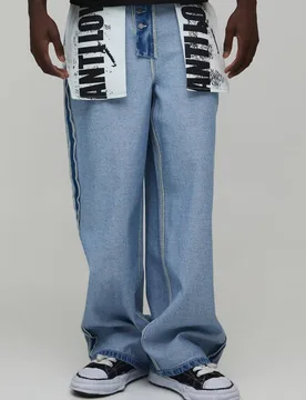 Herren Jeans Hosen Mit Umgekehrtem Grafik-Taschenmuster In Weiter Passform Light Blue Größe 36R - boohooMAN - FashionsVida