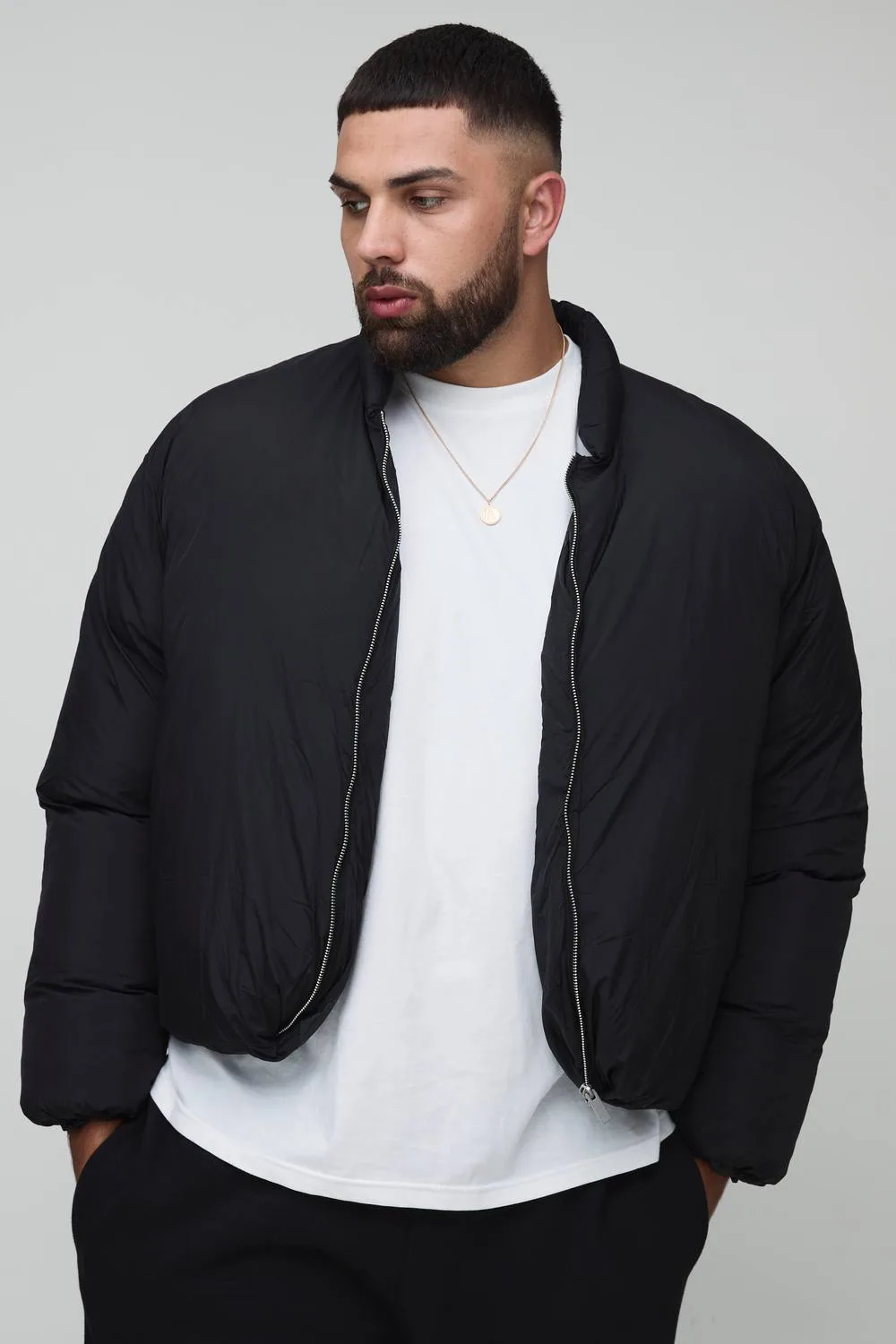 Herren Plus Mono Gepolsterte Oversized Bomberjacke Black Größe 2XL - boohooMAN - FashionsVida