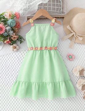 Vestido de niña con acentos florales y tirantes gruesos, vestido elegante y dulce de rayas con hombros descubiertos hasta la pantorrilla para playa y
