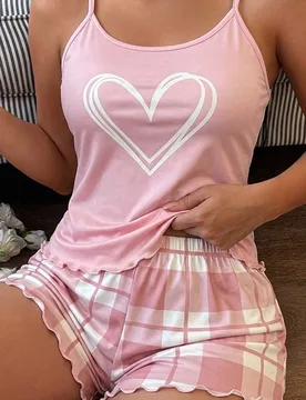 Conjunto de pijama de camiseta de tirantes y pantalones cortos con estampado de cuadros de corazón para mujer - Shein - FashionsVida