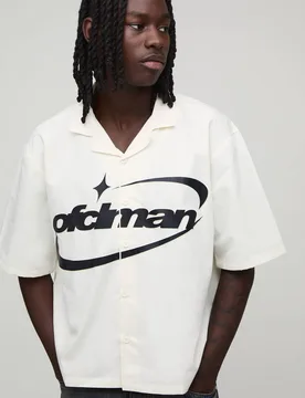 Herren Übergroßes Kastenförmiges Hemd Mit OFCLMAN-Aufdruck Und Halben Ärmeln White Größe Large - boohooMAN - FashionsVida