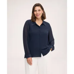 Camisa de mujer bimaterial con bordados detalles bordados en el cuello y en los puños