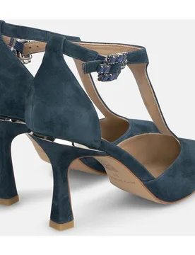 Zapatos de salón de mujer en piel con tira en la parte delantera y hebilla al tobillo - Alma en Pena - FashionsVida