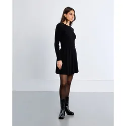 Vestido corto plisado de manga larga
