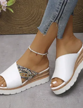 Sandalias de cuña con plataforma y estampado bohemio en bloques de color para mujer, esencial para vacaciones, elegantes y de moda, para compras y tu - Shein - FashionsVida