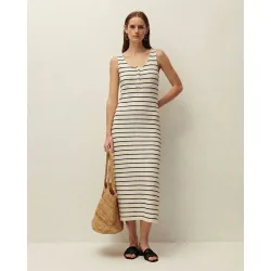 Vestido midi de rayas con cuello redondo y tirantes