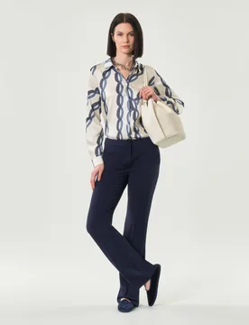 Pantalone blu dritto aderente con chiusura nascosta e tasche laterali alla francese - Emme Marella - FashionsVida