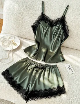 Set de pijama con top camisero y shorts de imitación de seda y encaje - Shein - FashionsVida