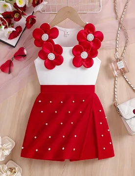 Set de 2 piezas con top de tirantes de cuello redondo con flores blancas y cuentas, y shorts ajustados de cintura elástica color fucsia, adecuado par - Shein - FashionsVida