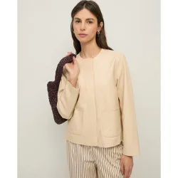 Chaqueta de mujer de piel con bolsillos plastrón