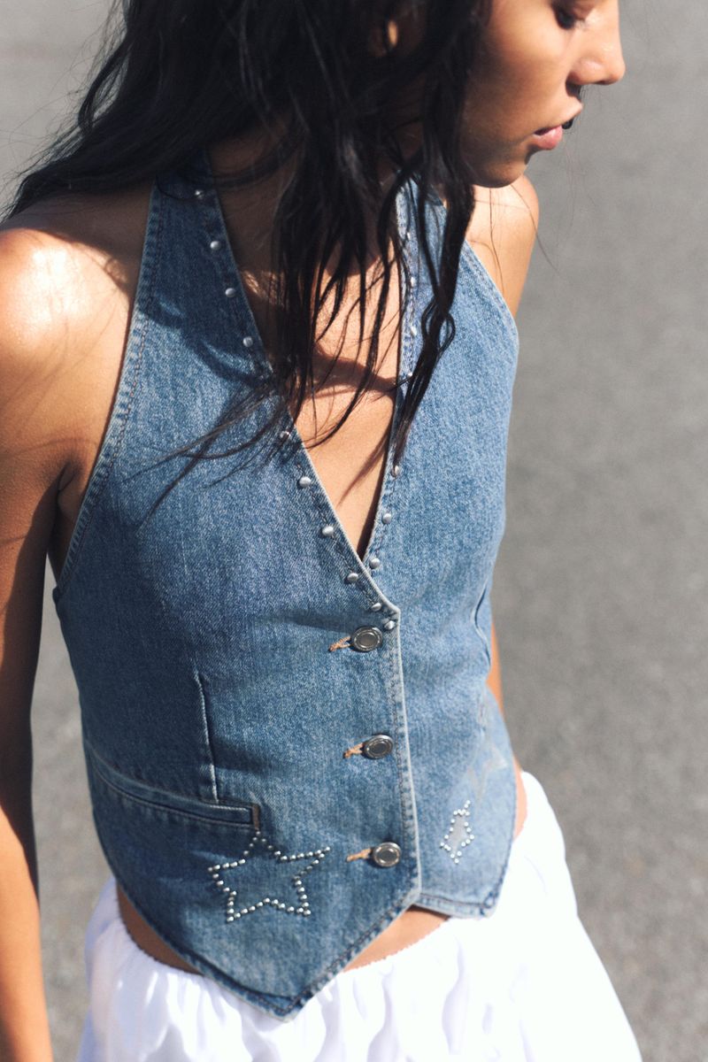 Gilet In Denim Con Stelle E Borchie
