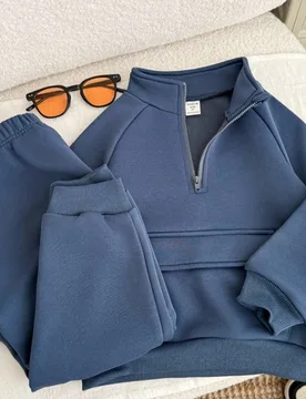 Set de 2 piezas Sudadera con cuello alto y bolsillos y pantalones de unicolor para niños jóvenes, chándal de invierno - Shein - FashionsVida