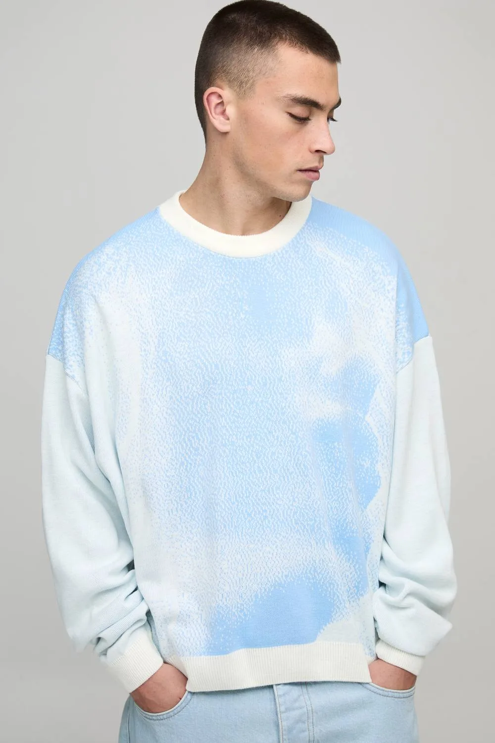 Herren Oversized Boxy Ombre Gesicht Strick-Pullover Blue Größe Medium - boohooMAN - FashionsVida
