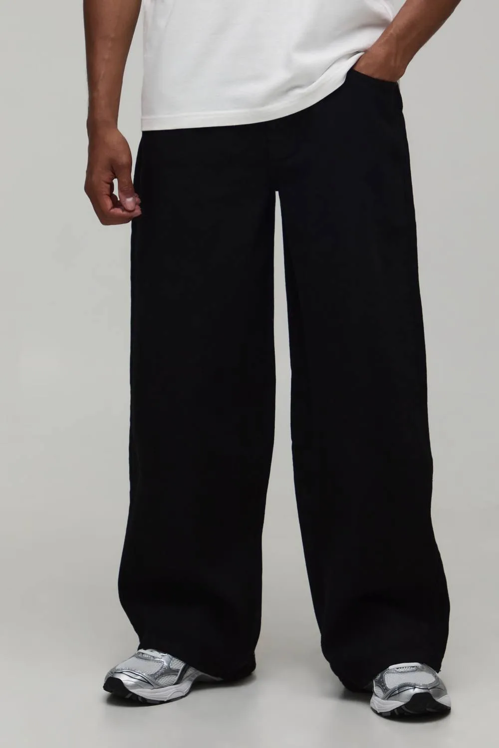 Herren Basic Baggy-Fit Jeans Hosen True Black Größe 40R - boohooMAN - FashionsVida