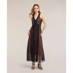 Vestido línea a largo en crepón con flecos cierre con cremallera escote en v con bordes entrelazados