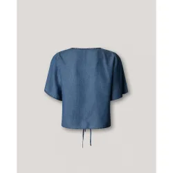 Blusa de mujer con detalles bordados