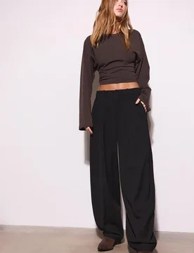 Baggy-Anzughose mit Bügelfalte Schwarz 34 - Stradivarius - FashionsVida