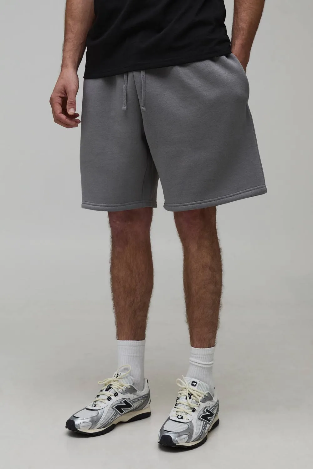Herren Basic Relaxed-Fit Jersey-Shorts Charcoal Größe XS - boohooMAN - FashionsVida