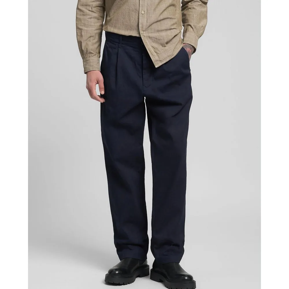 Chinos de hombre relaxed fit con pinzas - Replay - FashionsVida