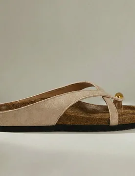 Pantuflas de suela gruesa color marrón con hebilla decorativa dorada y correa cruzada, estilo casual para vacaciones de primavera y verano, uso en la - Shein - FashionsVida