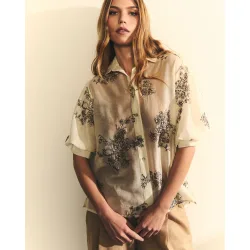 Blusa de mujer con manga corta bordada