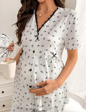 Conjunto de pijama de mujer con estampado de lazo floral, manga corta, cuello en V con encaje, suave y cómodo, ropa de dormir de maternidad de 2 piez - Shein - FashionsVida