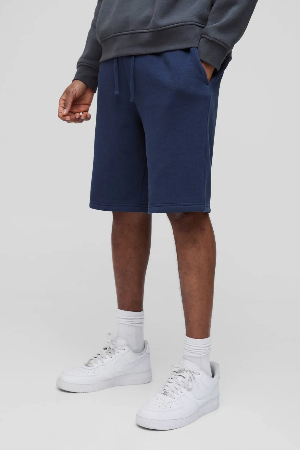 Herren Lange Lockere Mittellange Basic-Shorts Navy Größe XL - boohooMAN - FashionsVida