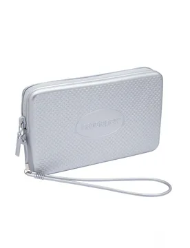 Mini Bag Plus argento metallizzata a lavorazione grana di riso e maxi logo impresso tono su tono - Havaianas - FashionsVida