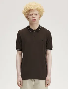 Polo marrone mezza manica con bordino rosa e nero - Fred perry - FashionsVida