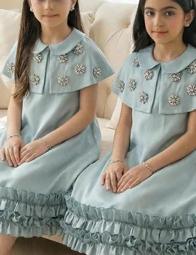 Conjunto de vestido con cuello de capa decorado con strass elegante para niña preadolescente - Shein - FashionsVida