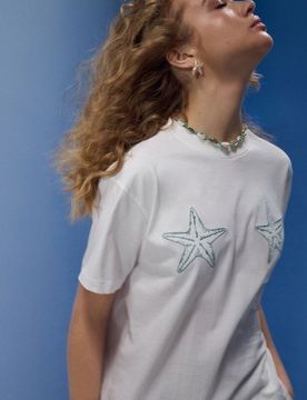 T-shirt in cotone con ricamo a forma di stelle - panna