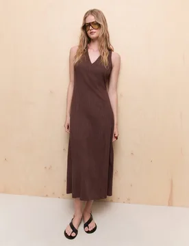 Vestido largo con escote de pico - Easy Wear - FashionsVida