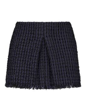 Minigonna in tweed con orlo sfrangiato