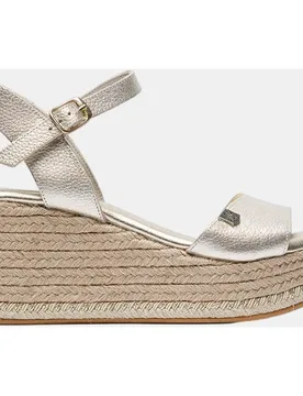 Sandalia de mujer en piel laminada con cuña baja - Popa - FashionsVida