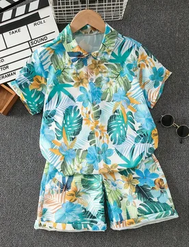 Conjunto de 2 piezas de camisa de polo de manga corta con estampado de palmeras y playa de Los Ángeles y pantalones cortos casuales para niños, prim - Shein - FashionsVida