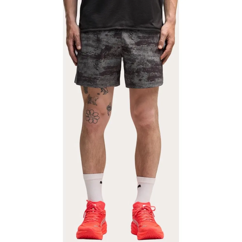 Pantalones cortos de Running de Hombre M DREAMRUN 5" BRIGHTSTRIDE AOP - Puma - FashionsVida