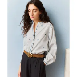 Blusa camisera de mujer con dobby bordado