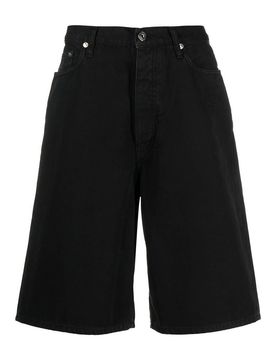 Shorts in denim a gamba larga con patch logo