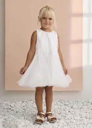Abito corto smanicato bianco in tulle con frange