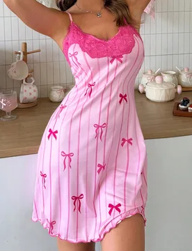 Camisón mini ajustado con parches de lazo, rayas y encaje, dulce y lindo para mujeres - Shein - FashionsVida