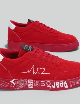 Par de zapatillas de skate estilo calle transpirables para hombre, con cordones, estampado de ECG corazón & texto, de ante, ligeras, de caña baja, z - Shein - FashionsVida
