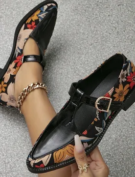Otoño Plataforma plana para mujer Puntera cuadrada Slip-On Brogues, Mary Jane Oxfords, Tacón medio, Negro, Estilo británico vintage - Shein - FashionsVida