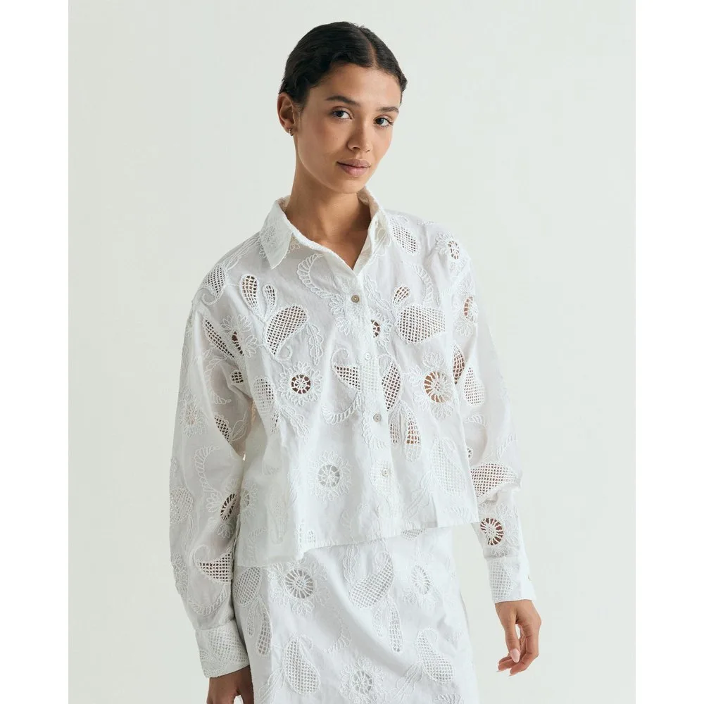 Camisa de mujer regular fit con bordados y calados - Scalpers - FashionsVida