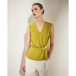 Camiseta de mujer sin mangas y detalle drapeado