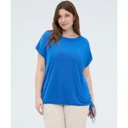 Camiseta de mujer de punto con cordón detalle con cordón ajustable en el bajo lateral