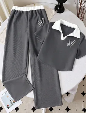Conjunto informal de camiseta de manga corta con estampado de corazón y pantalones para niñas preadolescentes - Shein - FashionsVida