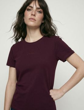 T-shirt con cotone con scritta ricamata - bordeaux