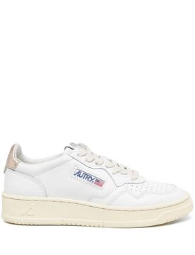 Chic Back Patch Sneakers with Embossed Logo and Raised Sockliner