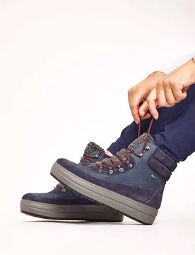 Women's 'Holne' Water Resistant Flatform Boots in Indigo Size: 8 - Indigo - Size: 8 - Moshulu - FashionsVida