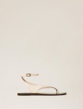 Sandales tongs plates en cuir